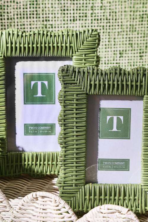 Classic 4x6 green wicker weave photo frame stands effortlessly on a woven tray, ideal for adding a fun, high-end touch to your decor.