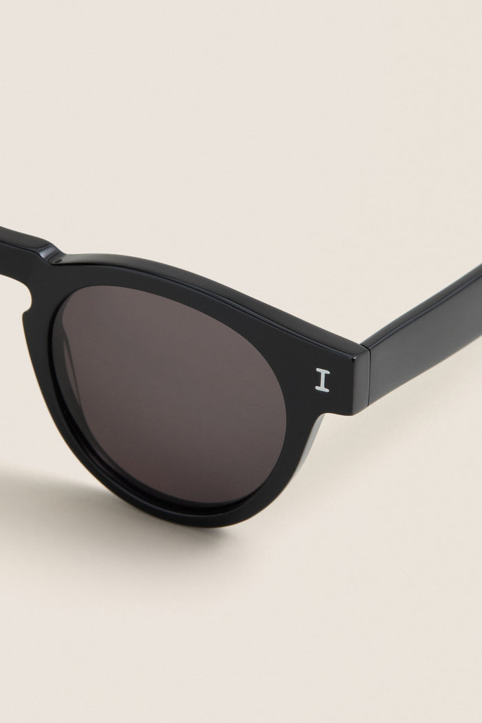 Black Leonard Sunglasses feature classic round lenses, glossy frames, and a chic “I” logo, merging effortless style with high-end craftsmanship for everyday fun and versatility.