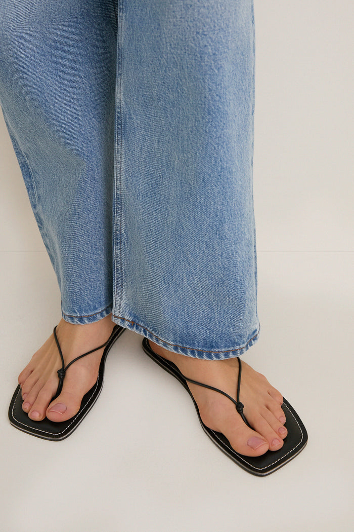 Black Ray Flip Flops