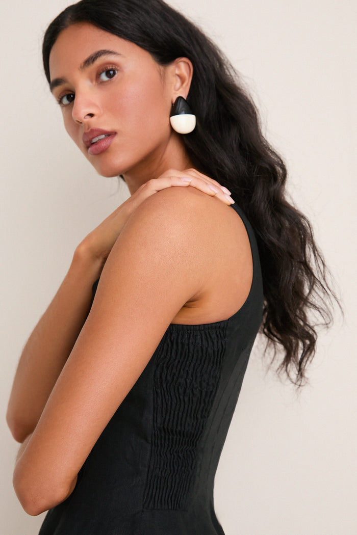 Black Syna Top