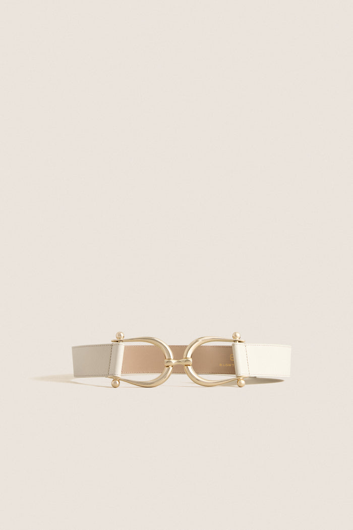 Gesso Grant Belt with classic horse-bit gold buckle, effortlessly high-end and adjustable. Crafted from 100% leather, this piece adds fun sophistication to any outfit.