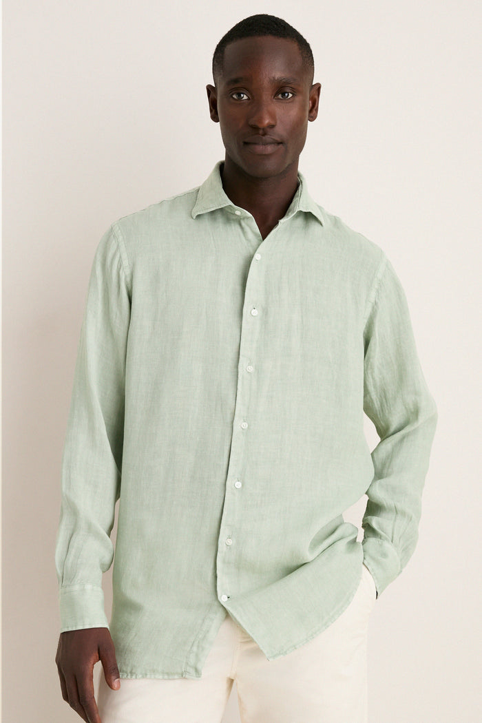 Grandview Shoreside Linen Sports Shirt: A classic, effortless mint-green button-down, perfect for a high-end, fun, and versatile look with its lightweight, performance fabric.
