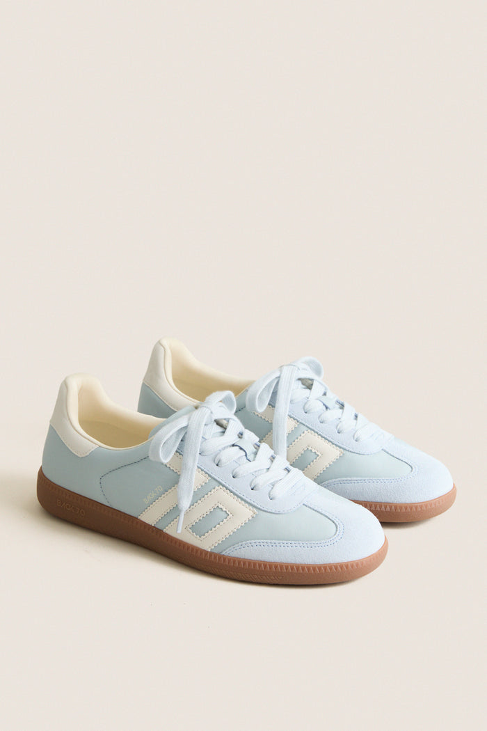 Light Sky Cloud D26 Sneakers