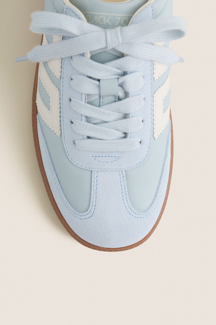 Light Sky Cloud D26 Sneakers