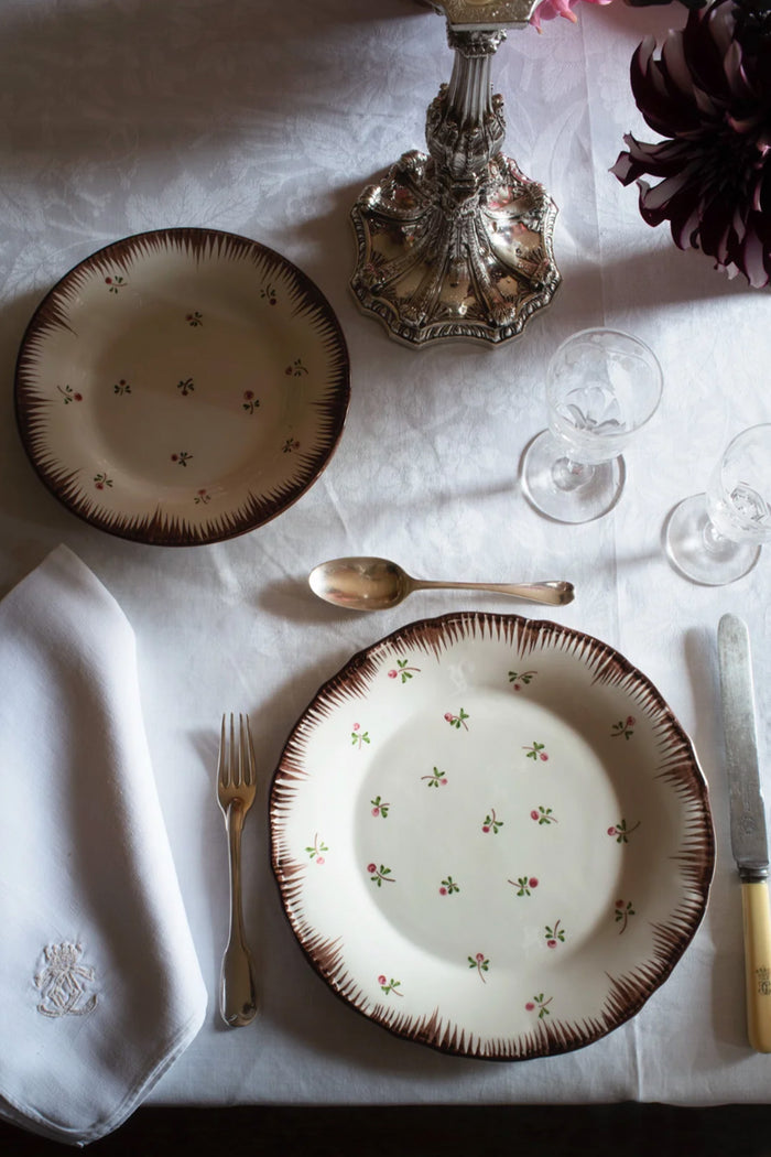 Lily Brown Dinner Plate