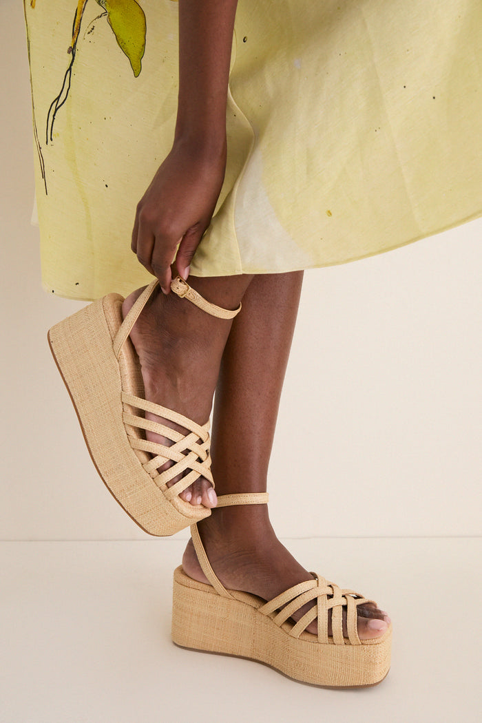 Natural Raffia Channing Platforms