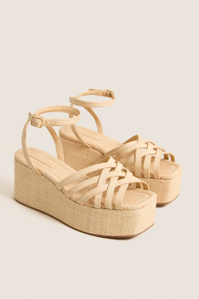 Natural Raffia Channing Platforms