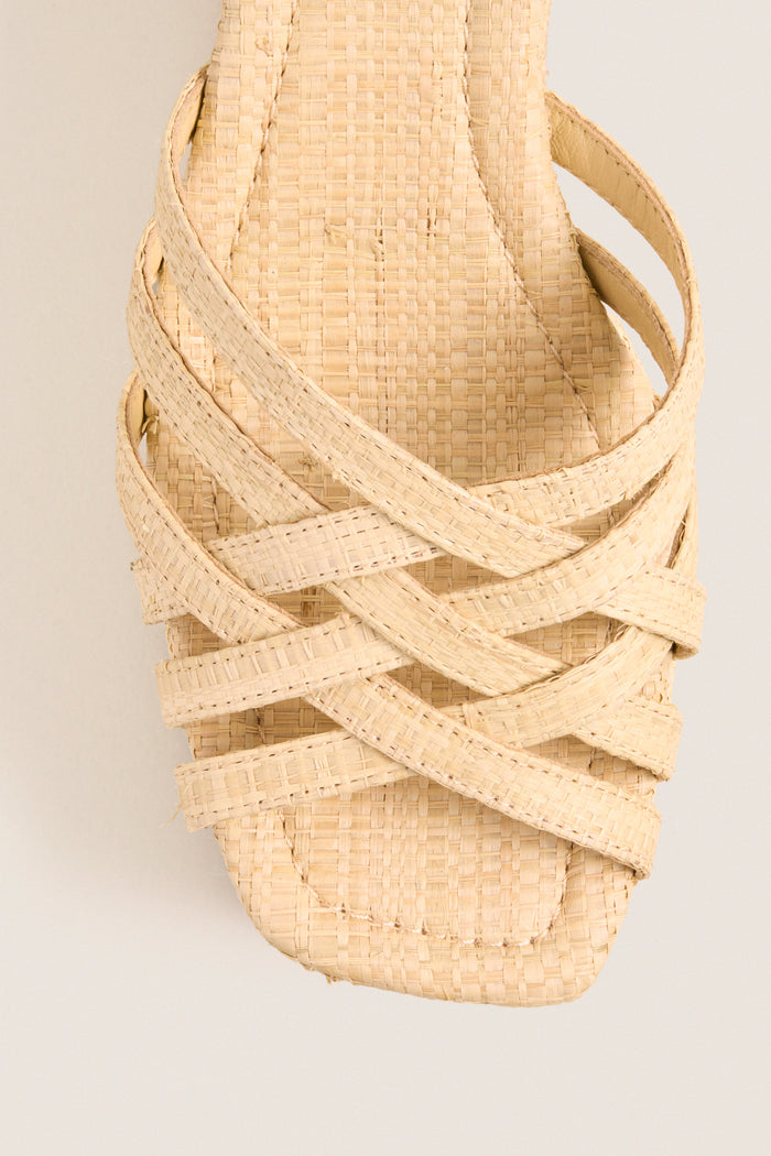 Natural Raffia Channing Platforms