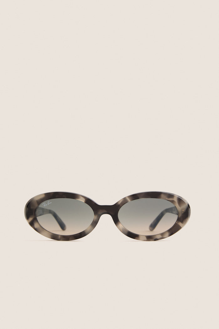 Opal Grey Havana RB2223 Sunglasses exude effortless style with classic tortoiseshell frames and high-end grey-green gradient lenses, perfect for a fun, confident look.