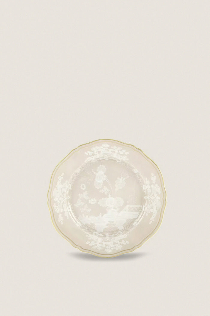 Oriente Italiano Meringa Dinner Plate: A classic, high-end porcelain dish with gold-trimmed scalloped edges, featuring effortless white floral motifs for fun, elegant dining experiences.