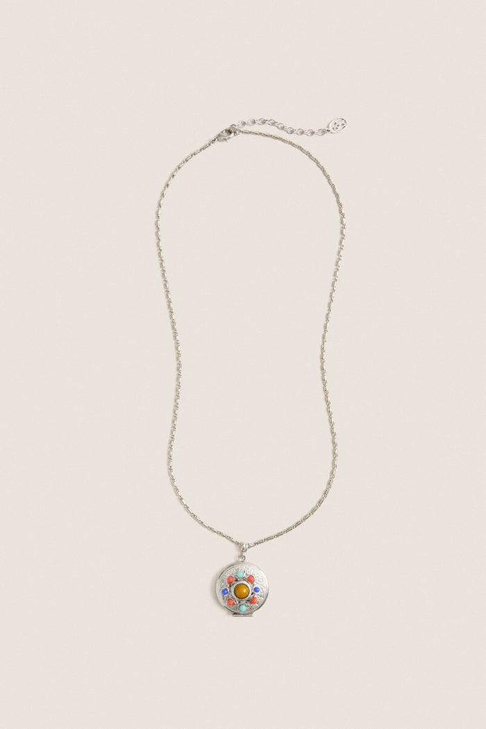 Silver Plated Chain Necklace with Round Locket Pendant